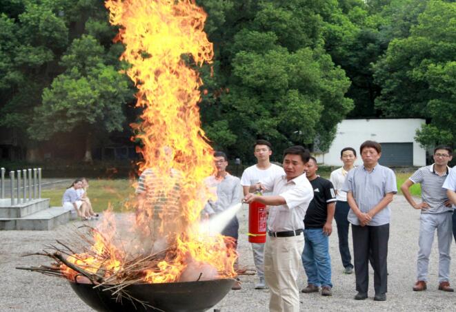 学院组织开展消防疏散演练活动